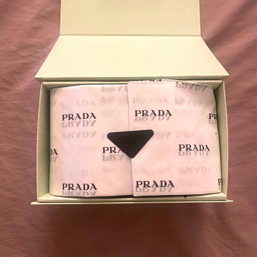 新品　プラダ　リップ バーム オプティマイジング ケア