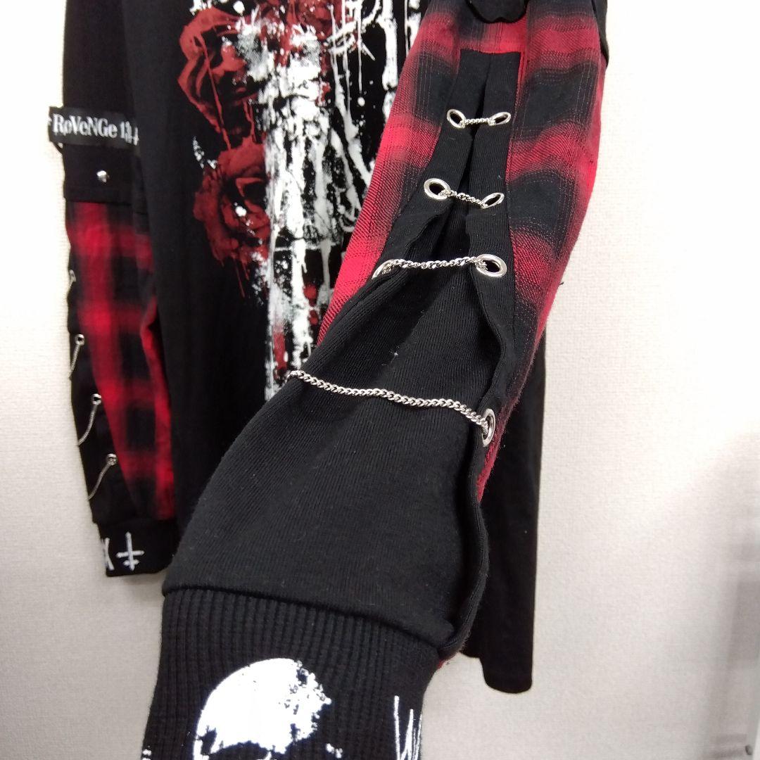 セックスポットリベンジ　チェーン付きカットソー