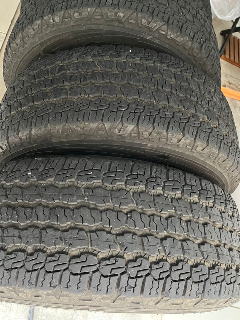 JeepグランドチェロキーWK36タイヤホイールセット4本(265/60R18)