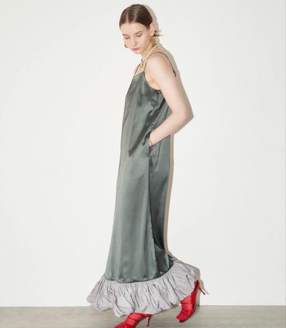 yae バルーンヘムサテンドレス