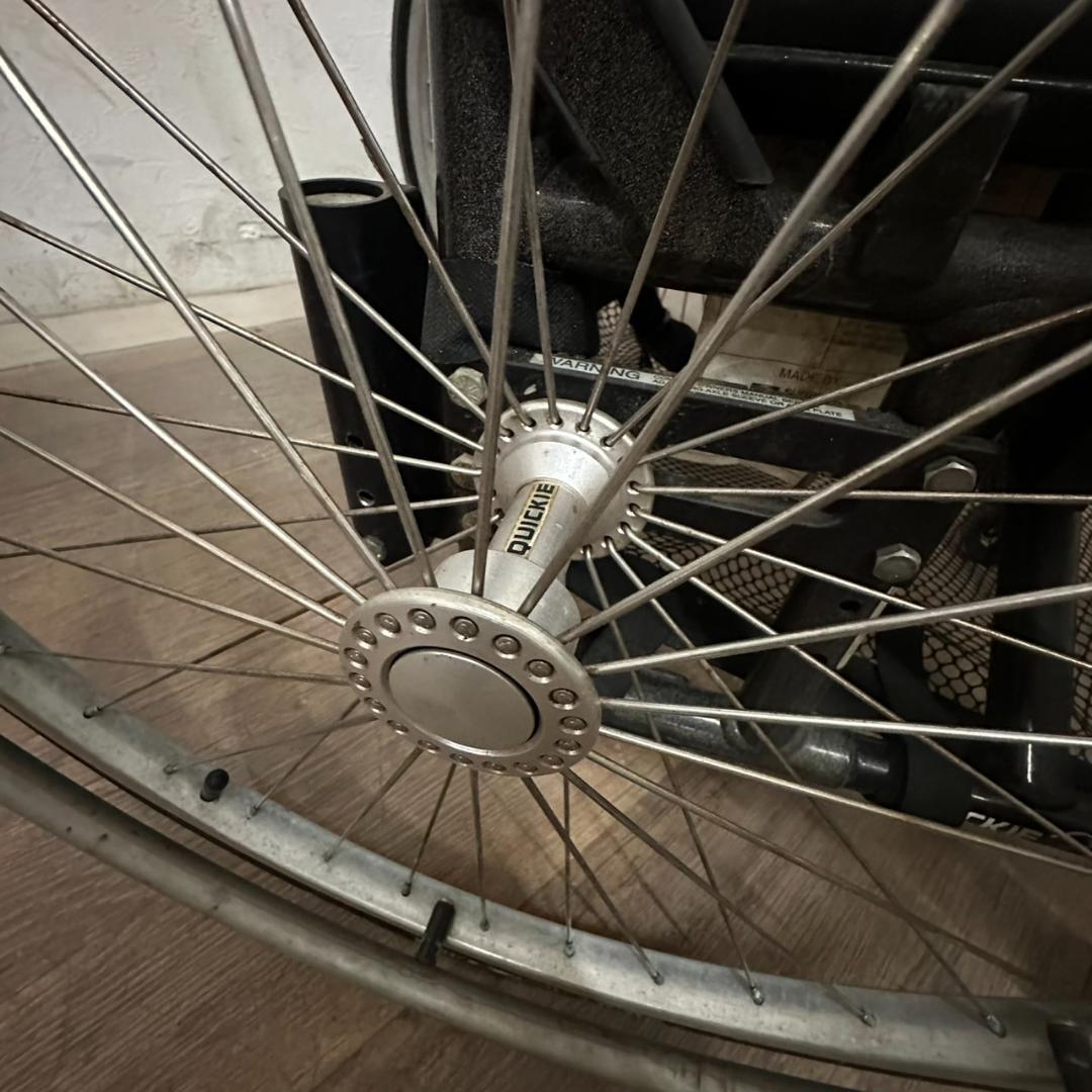 メディカル　折りたたみ式 QUICKIE　車いす　　自走兼介護