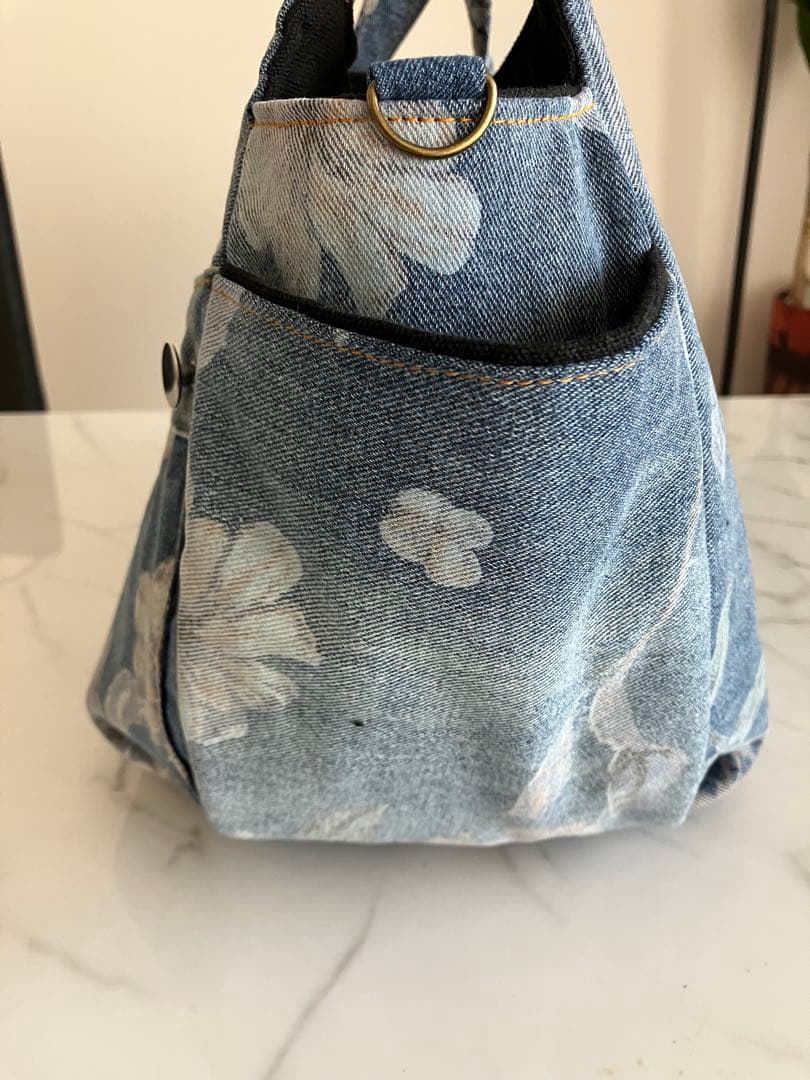 915 あつこ　大きめ花柄デニムリメイクバック　ハンドメイド2点
