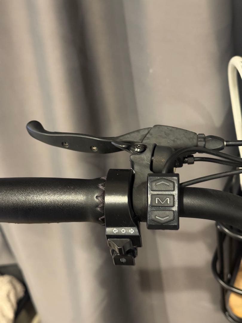 フローバイク　ホワイト　電動アシスト自転車 カゴ付き　FLOW