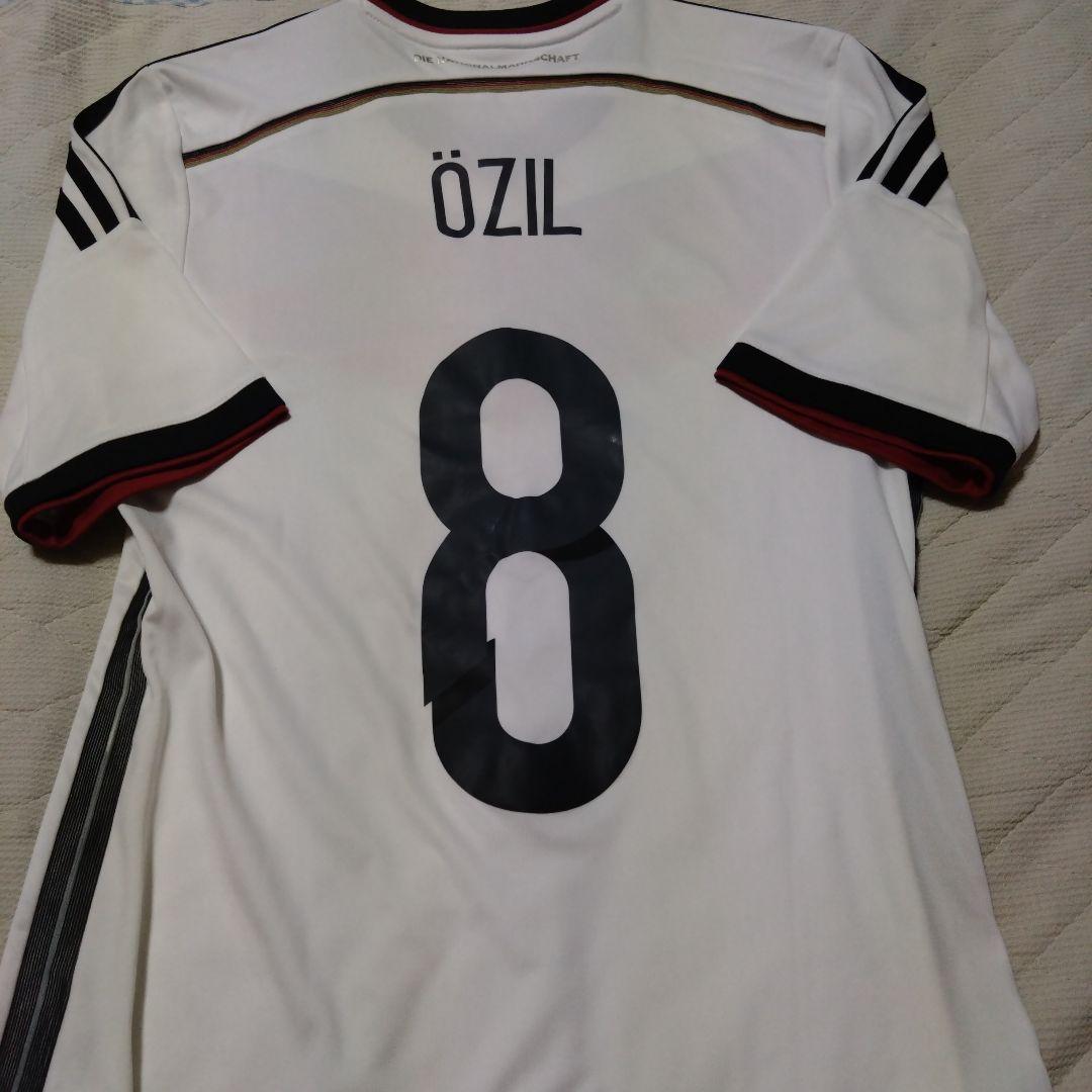 ドイツ代表　メスト・エジル（左利きのテクニシャン）