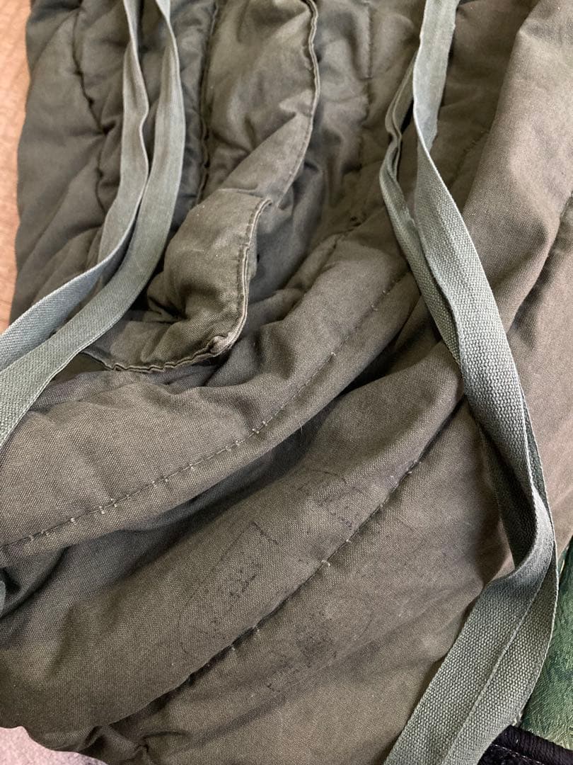 売り切り価格　米軍実物　シュラフ　スリーピングバッグ　中綿入り　ダッフルバッグ付