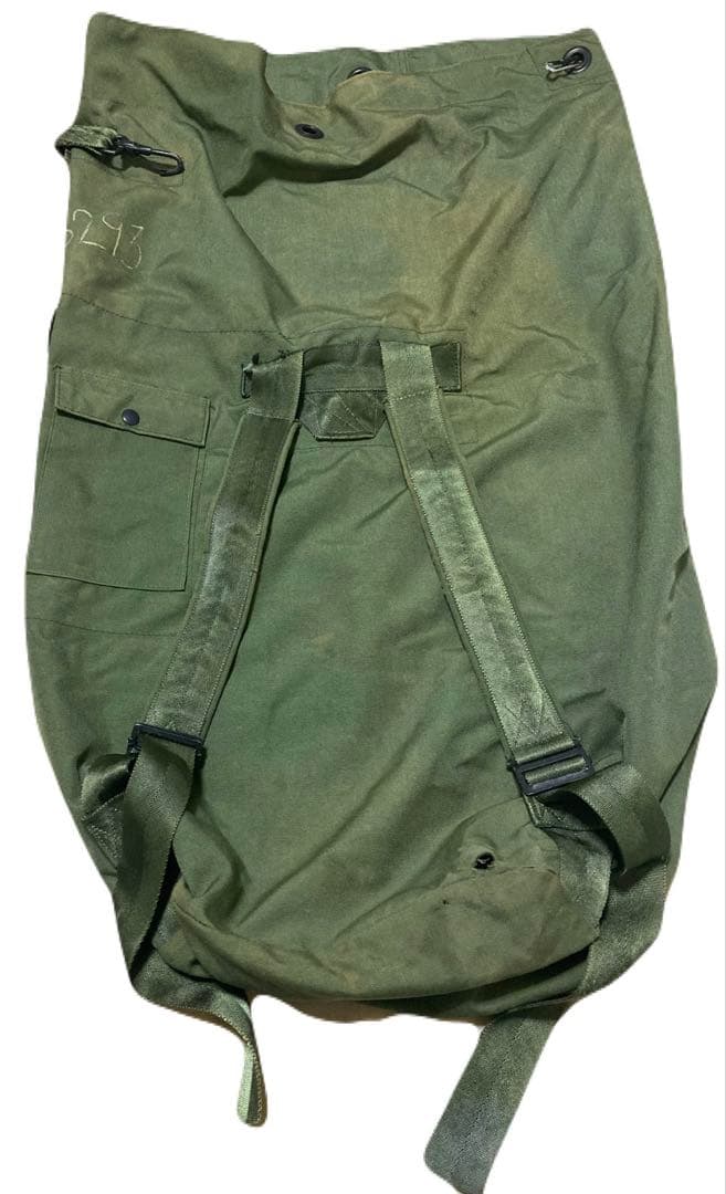 売り切り価格　米軍実物　シュラフ　スリーピングバッグ　中綿入り　ダッフルバッグ付