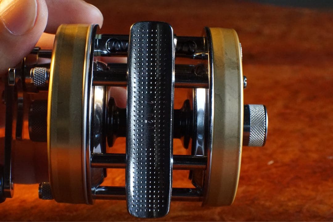 ABU アンバサダー 5500 メンテ済 フレーム修正済 シャンパンゴールド