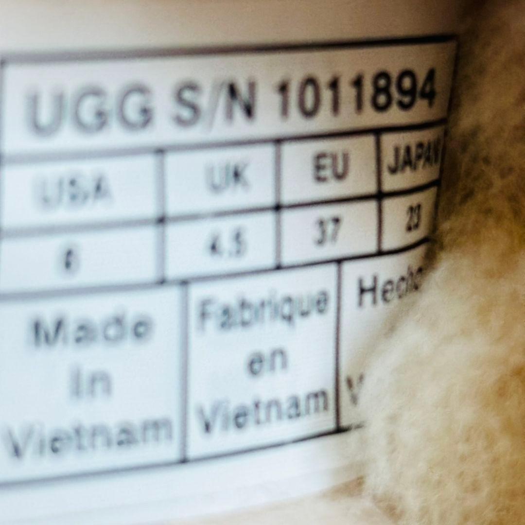 2744【極美品 展示品】UGG アグ NITA ニタ　スリッポンシューズ