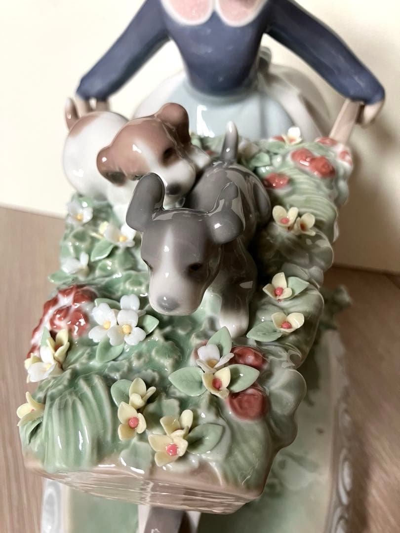 ⭐️新品⭐️リヤドロ 5460 乗せてあげる 犬 花 女の子 陶器 正規箱付