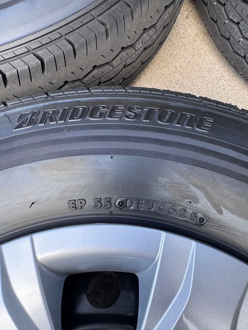 アトム　ハイエース 純正 新車外し ホイール タイヤ ナット付