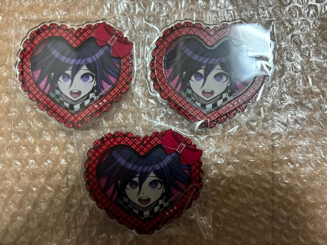 ダンガンロンパ 王馬小吉 ハート型アクリルバッジ 3個