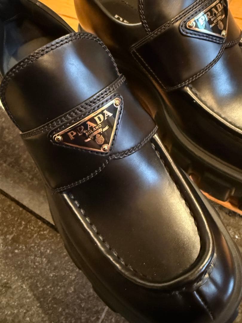 PRADA 黒 モノリス ブラッシュドレザー ローファー厚底 サイズ36