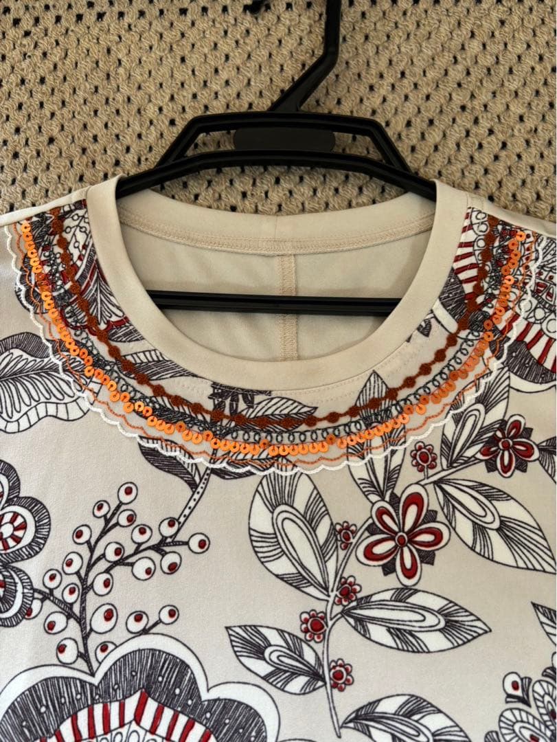 『未使用に近い』⭐️トクコプルミエヴォル⭐️オフホワイトに花柄チュニックワンピース❣️