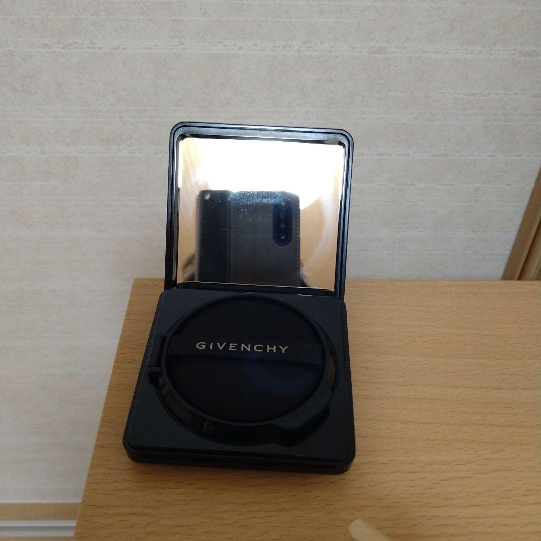Givenchy ソワンノワールUVコンパクト12ｇ