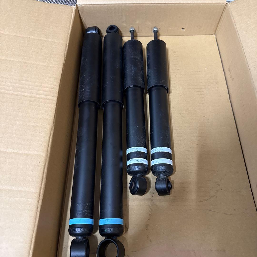 ショックアブソーバー 4本セット 黒