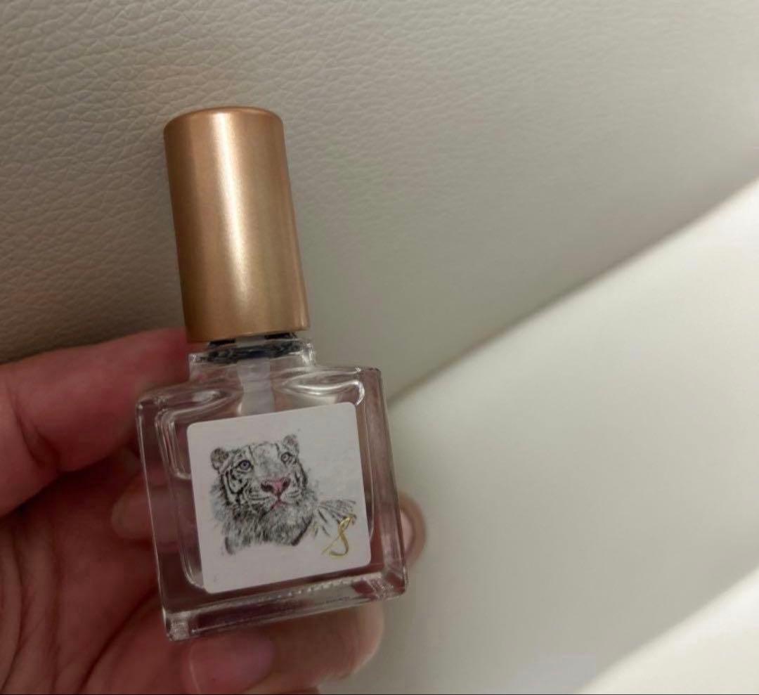 ネイルエス ポリッシュ 透明、ベージュ、グレー系