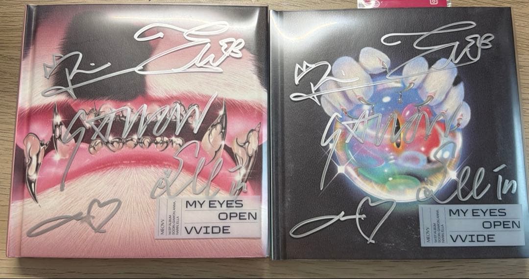 MEOVV 直筆サイン入り　1st EP アルバム　2冊