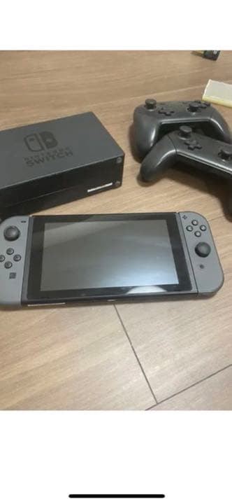 switch 本体　スマブラ、桃鉄、マリオカート、スプラ、アソビ大全、脳トレ付き