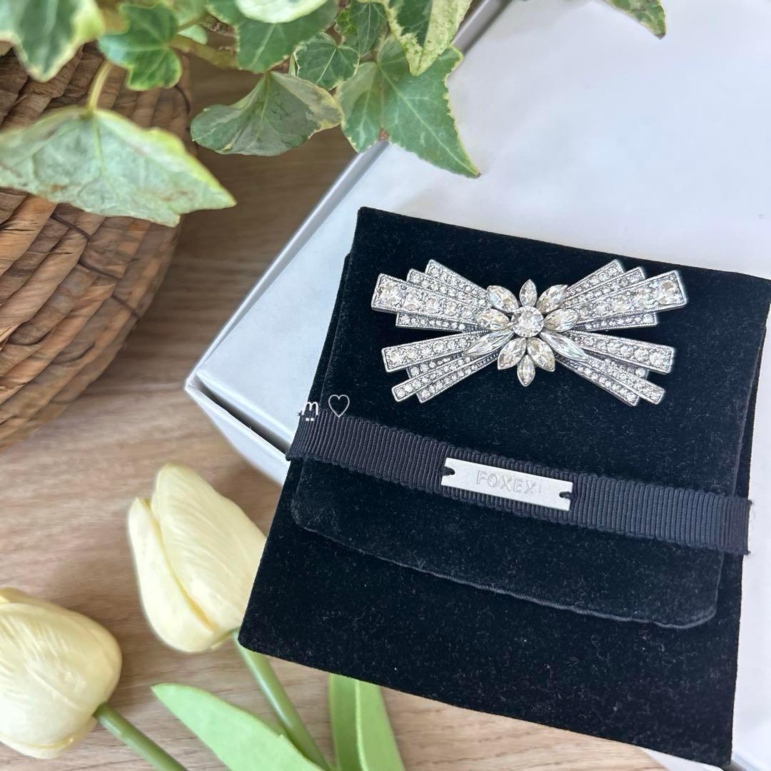 FOXEY　フォクシー　クリスタルフラワーリボンブローチ　ビジューコサージュ