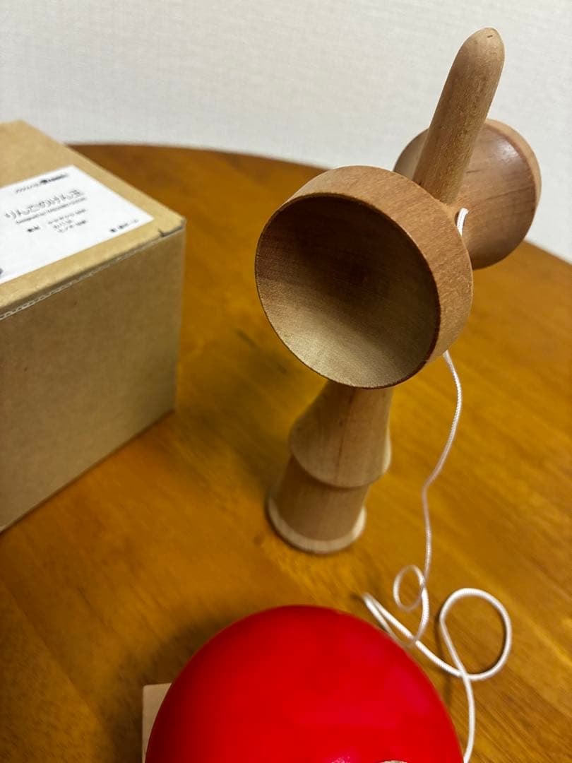 more Trees りんごのけん玉　　坂本龍一　　現代アーティスト鈴木康広