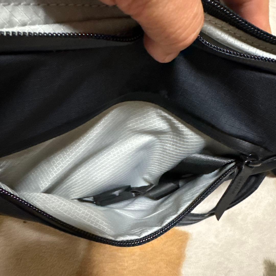 アルパカ　Alpaka Flow Satchel 4L ブラック　美品