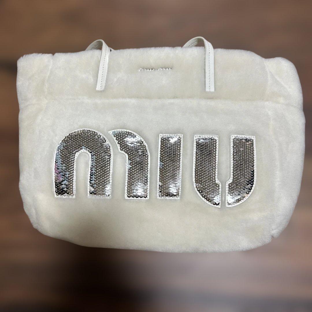 ミュウミュウ　激カワ！白　ファーバッグ！