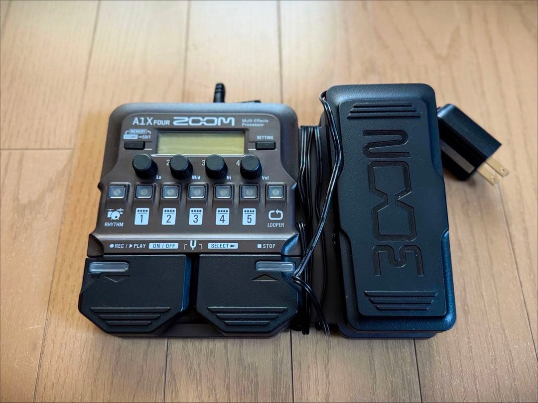ほぼ新品ZOOM A1X FOUR アコースティック用マルチエフェクター