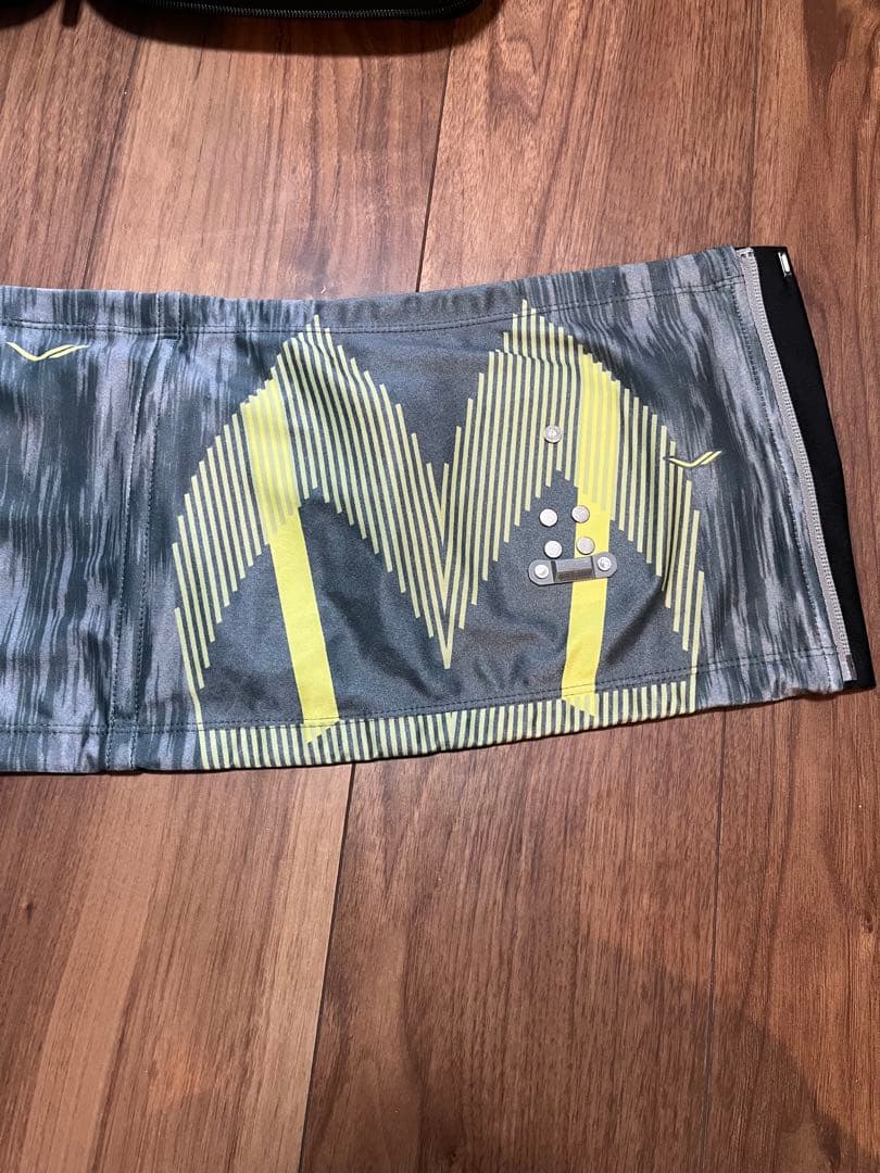 SIXPAD パワースーツコアベルト　M コントローラー付き