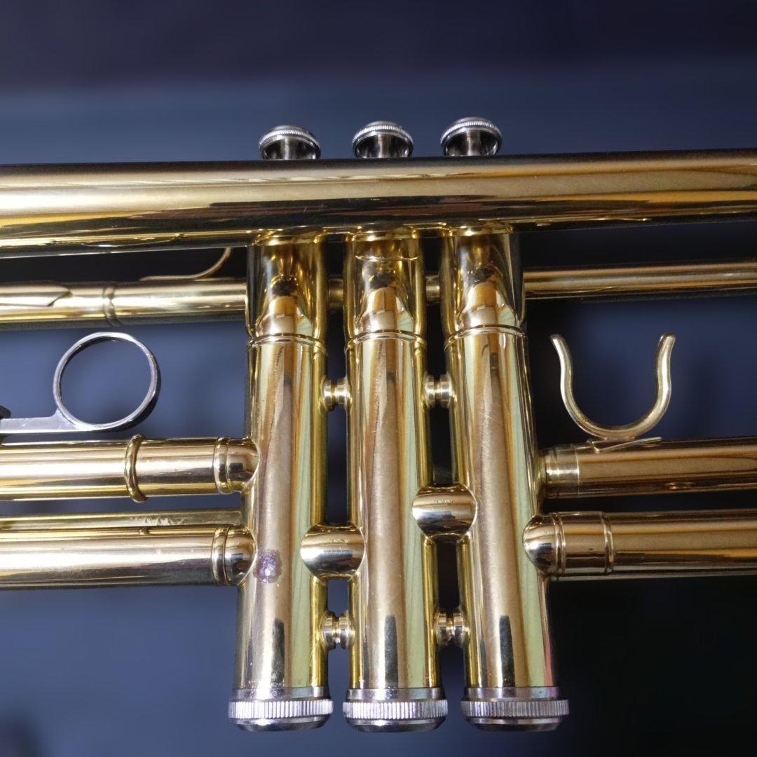 トランペット本体 メーカー不明 ゴールド金色 ケース マウスピースセット