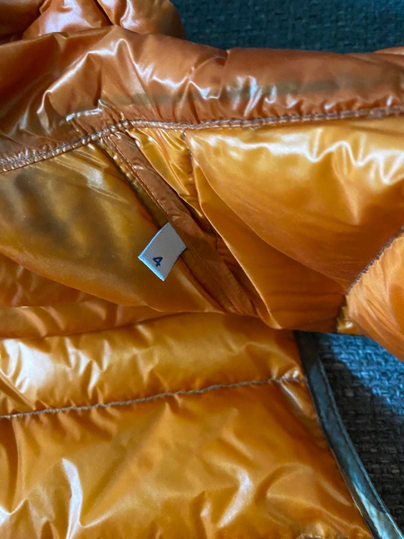 モンクレール☆ダウンベストカモフラ柄レア 新品未使用品サイズ4正規品