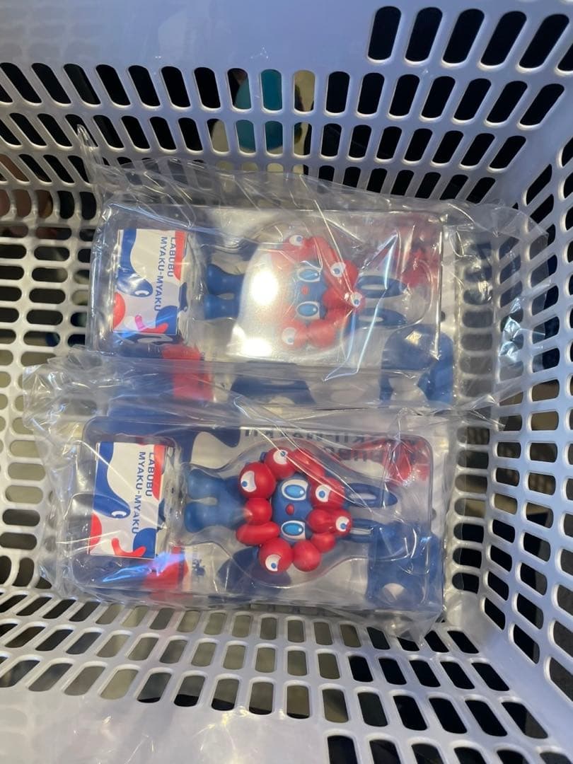 大阪関西万博限定　ラブブ　ミャクミャク　コラボフィギュア