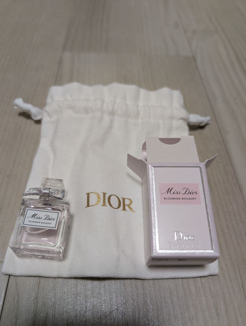 Dior Miss Dior オードトワレ ポーチ付き