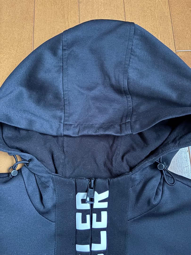 モンクレール　フロントロゴパーカー　ブラック