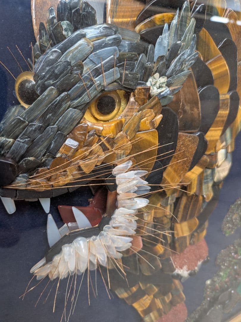 天然石虎アート作品 大きなサイズ　宝石画　タイガーアイ 縁起物！