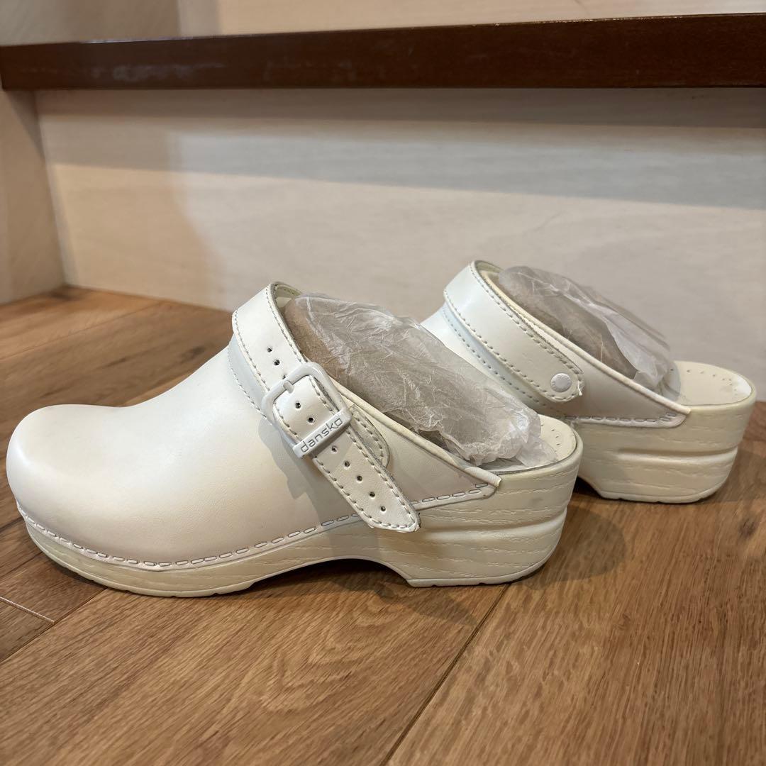 dansko ホワイト サボ・クロッグサンダル