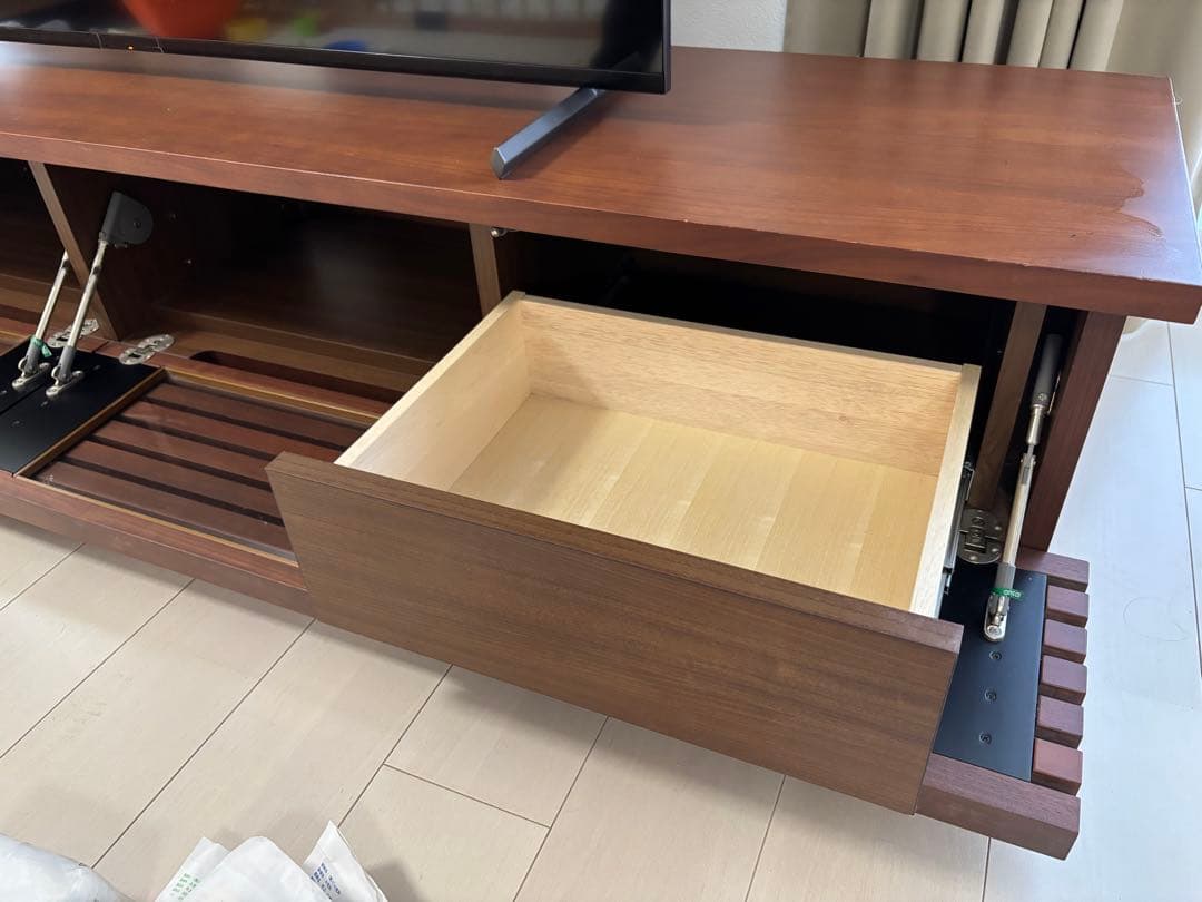 【最終値下げ〜11月26日(水)で終了】テレビボード 210cm／ウォールナット