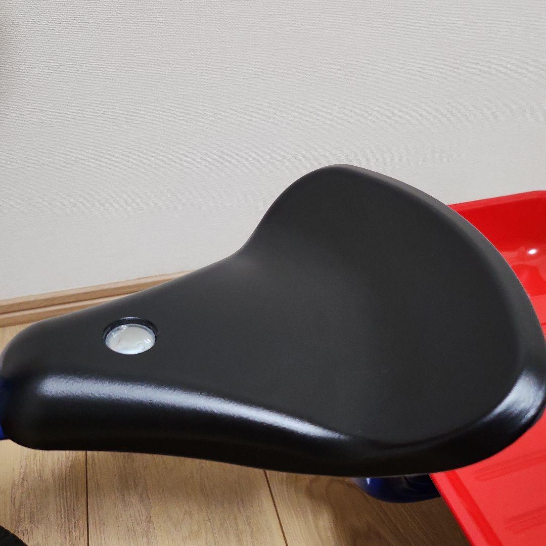 ボーネルンド ペリカンデザイン三輪車 Vハンドル カラー 荷台つき　屋内使用