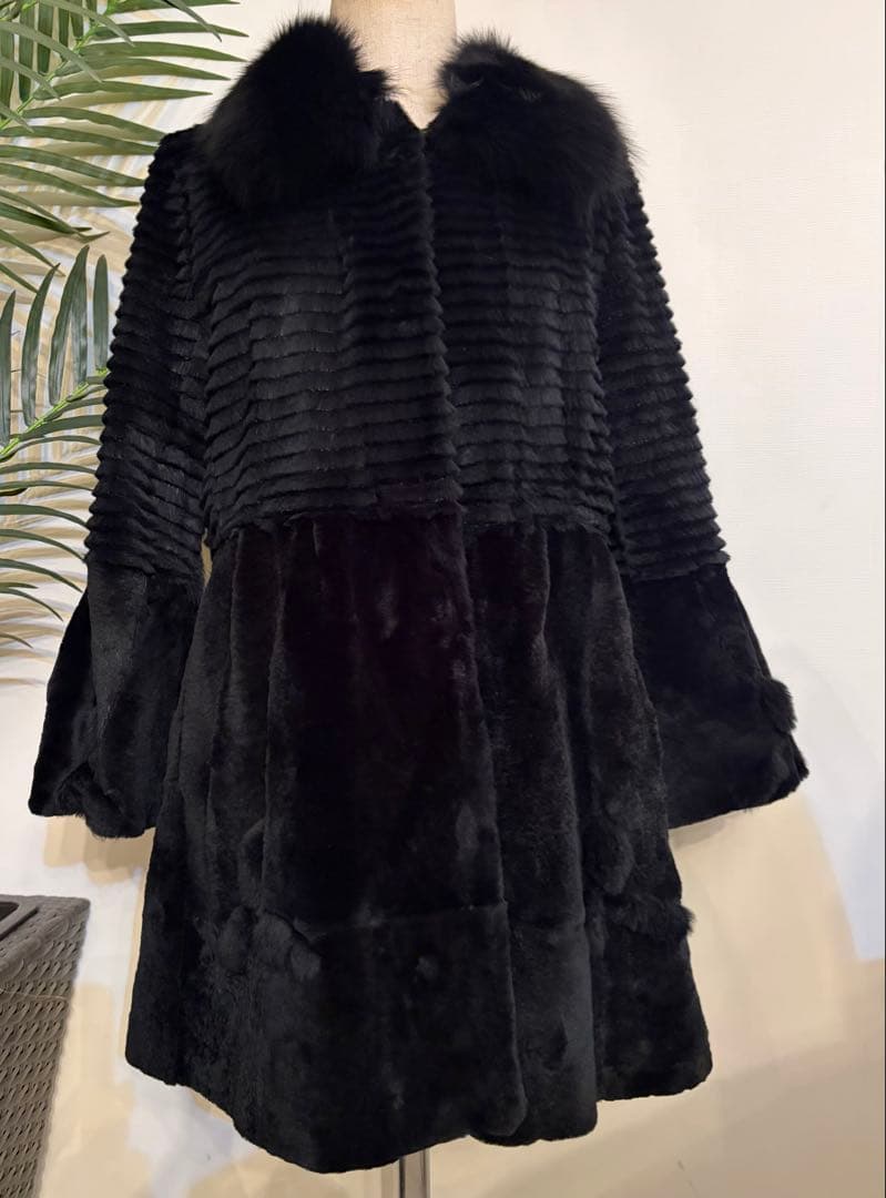 新品同様インポート黒ブラック袖フレア美ラインリアルファーコート希少小さいサイズ