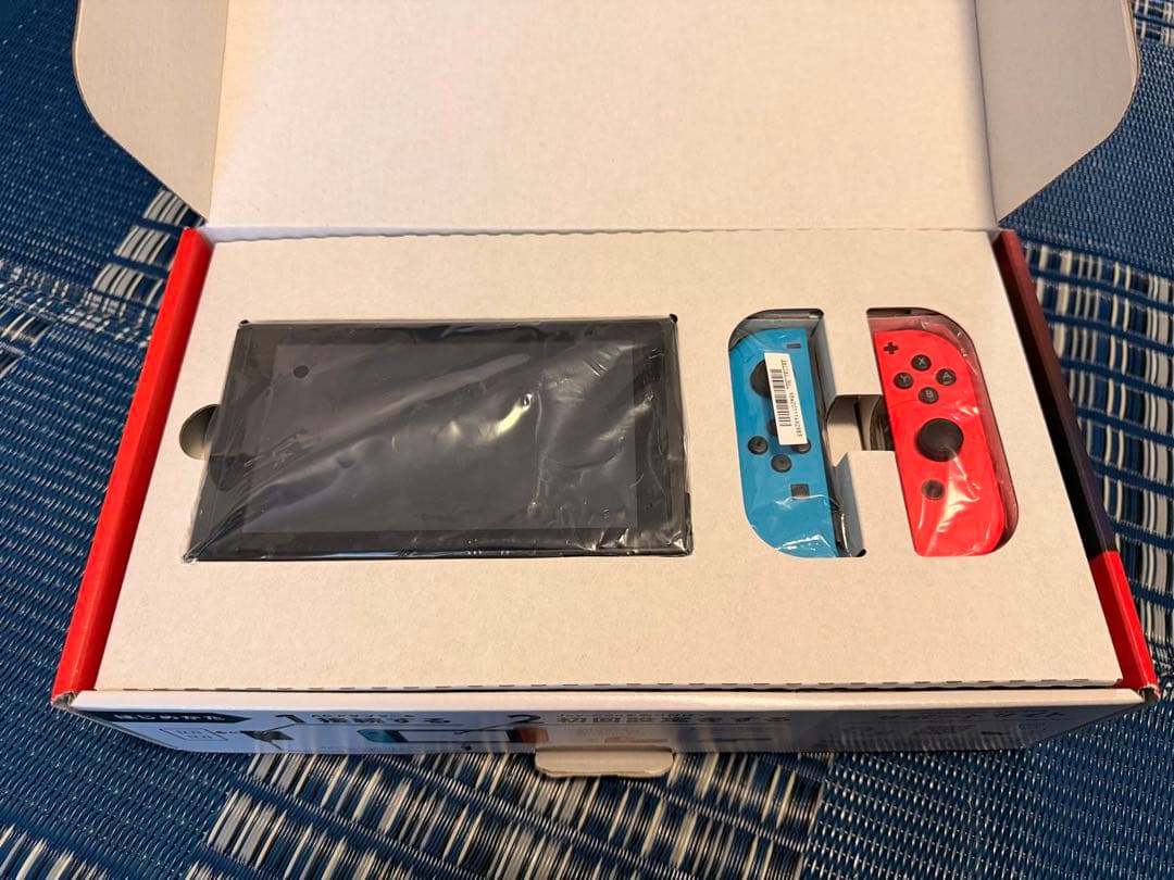 Nintendo Switch 本体 スイッチ フィルム貼付済 ハードカバー付き