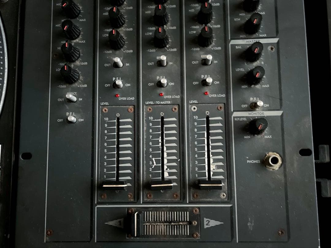 ターンテーブル2台 SL1200MK3 、ミキサー Vestax PMC17A