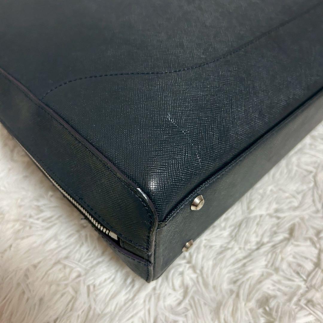 ペッレモルビダ キャピターノ ブリーフケース　ビジネスバッグ