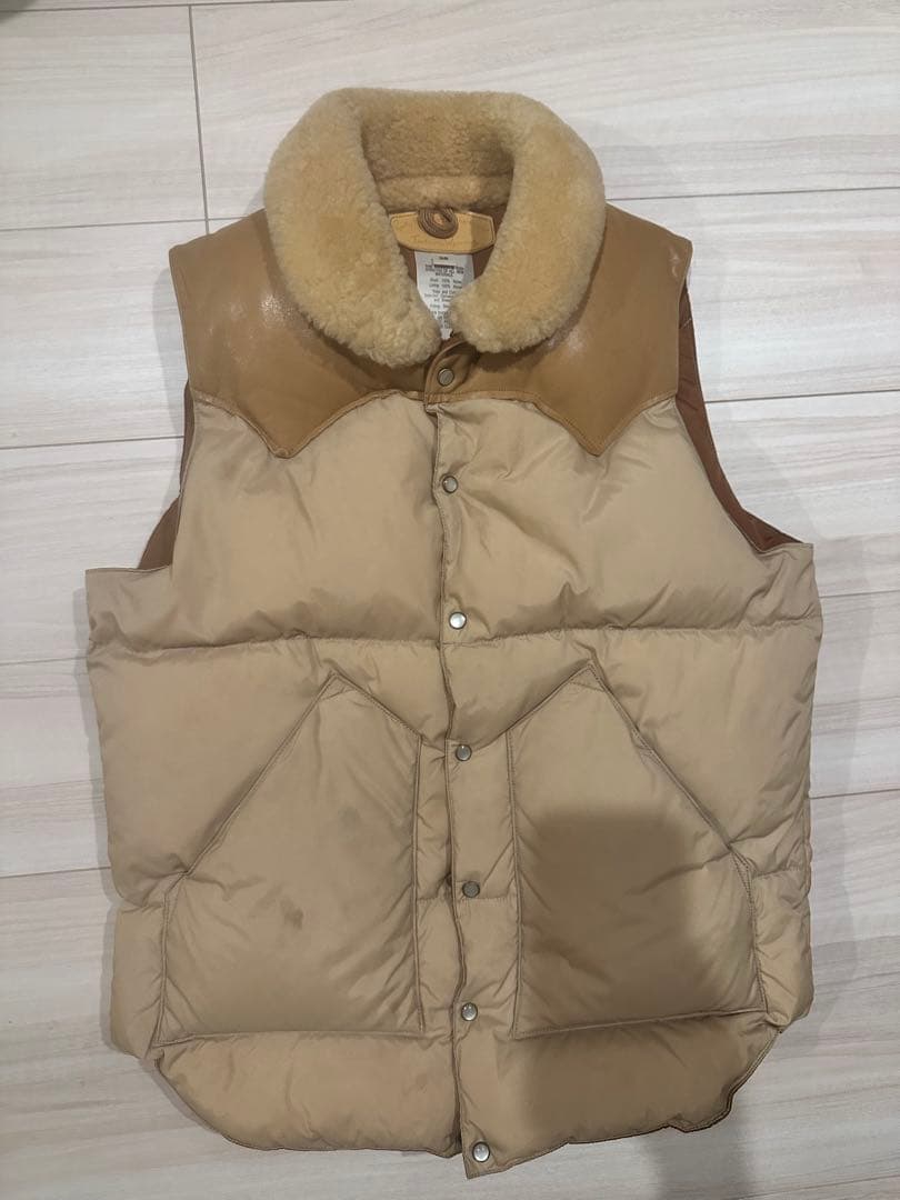 Rocky Mountain Featherbedファー付きベージュダウンベスト