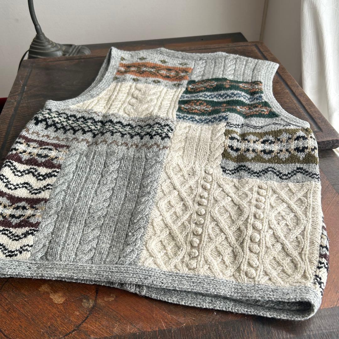 Papas 男性用ハンドニットのベスト　絹混ウール　革のクルミボタン使用