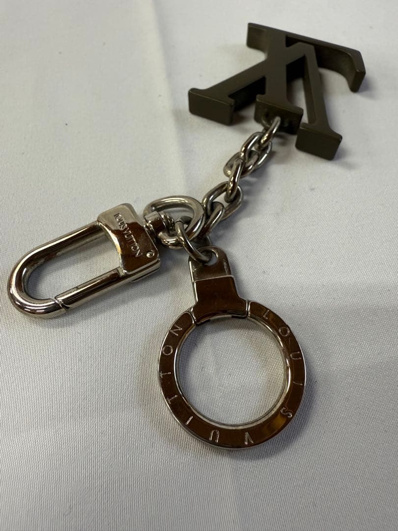 Louis Vuitton ロゴキーホルダー ブラック艶消し