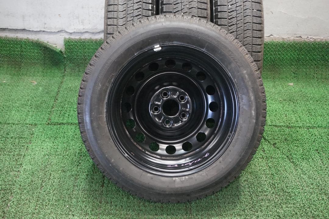 シエンタ純正　カスタムブラックエディション　185/60R15　VRX2　バリ山