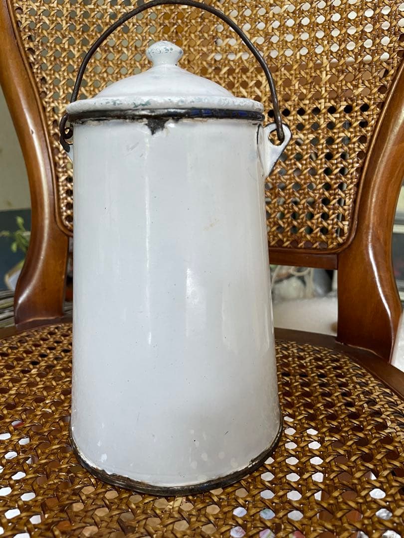 青ぶーです　アンティーク ホーロー ミルク　ポット　キャリー　缶　ホワイト