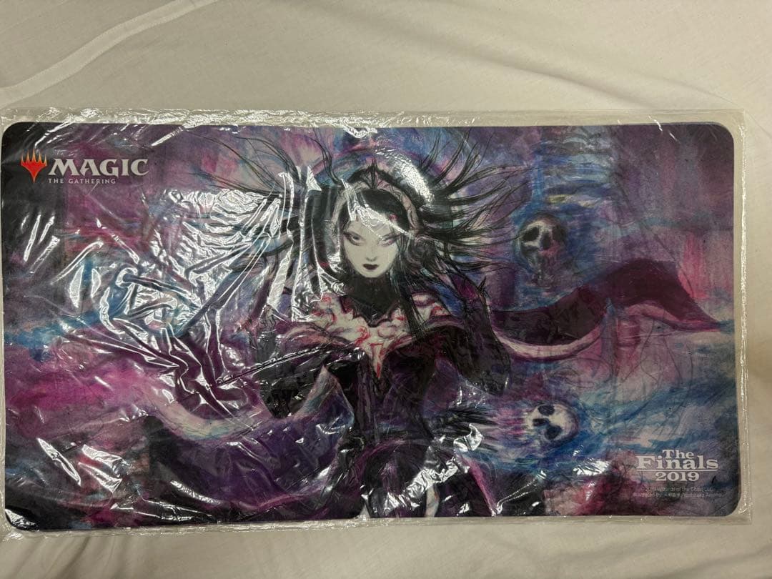 MTG【戦慄衆の将軍、リリアナ(天野喜孝）】限定プレイマット　1枚