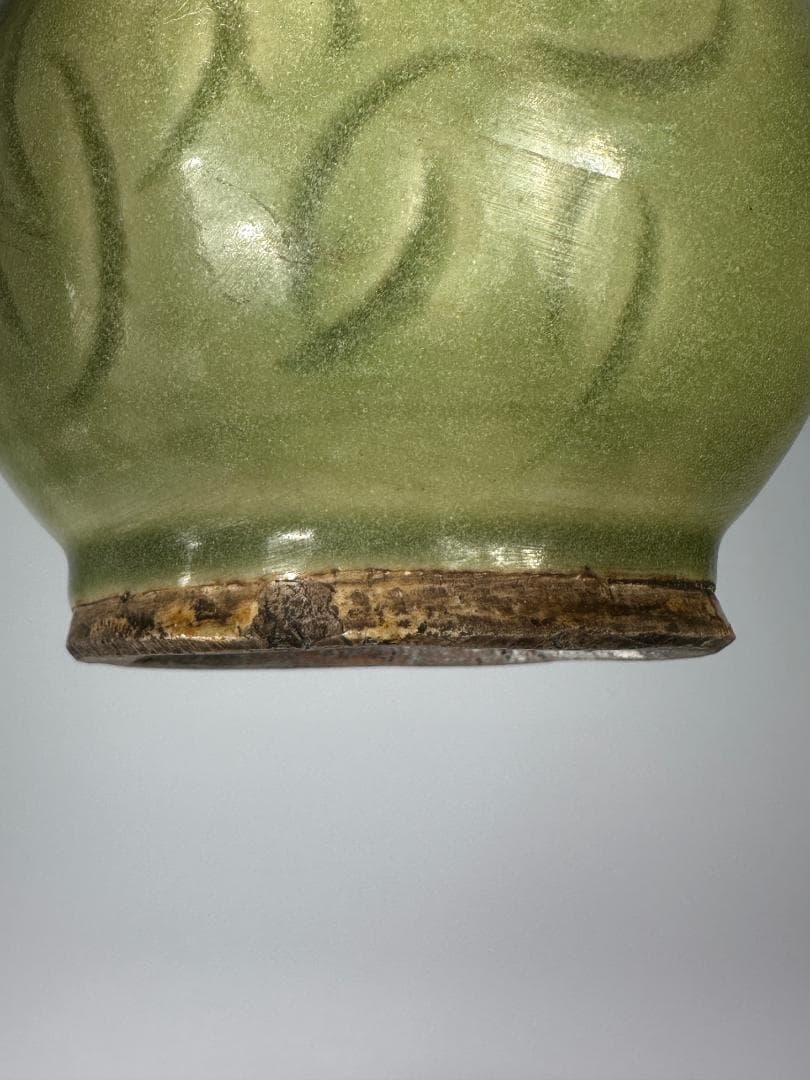 中国美術　明朝　明時代　龍泉窯　花卉文瓶　花瓶花器　花入　唐木台　時代共箱　唐物