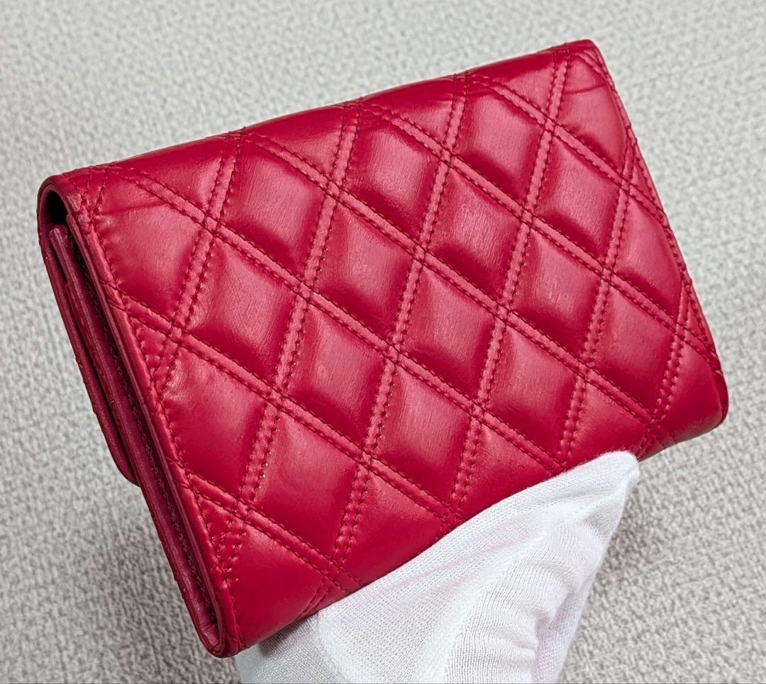 シャネル　赤　ミニ財布　マトラッセ　ラムスキン　チェーンウォレット　ケース