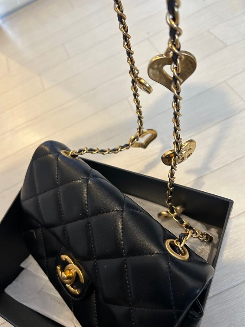 ア*様 CHANELブラックレザー ハートチャームノベルティバッグ